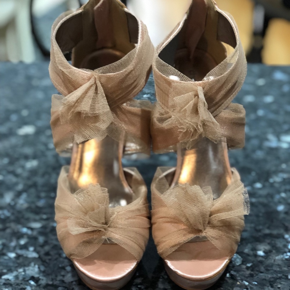 Gorgeous soft pink heels !